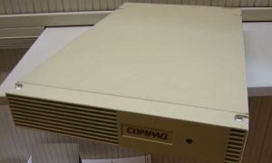 Compaq Fibre Channel (FC) Storage HUB 7 Port, p/n: 234452-001, 234453-001  (концентратор)