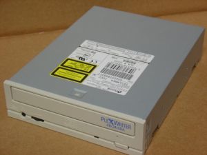 Plextor PlexWriter PX-W4824TA External 48/24/48U USB 2.0 CD-RW Drive  ( )