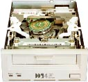 Streamer Hewlett-Packard (HP) SureStore C5686B DAT40i, DDS4, 20/40GB, 4mm, UW SCSI LVD/SE, internal tape drive, retail (стример)
