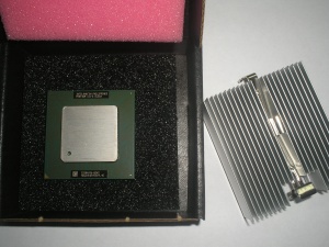 CPU Intel Pentium PIII-S 1266/512/133/1.45 Tualatin, SL5LW, 1.266GHz (1.26GHz/1266MHz), PGA370/w heatsink, OEM ()