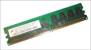 Micron MT8HTF3264AY-40EB3 RAM DIMM 256MB DDR2 (1RX8), PC2-3200U-333-11-A0 (400MHZ), CL3, 240-pin, OEM ( )