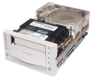 Streamer Compaq DLT7000 TH6AE-HJ, 35/70GB, Wide SCSI-2 internal tape drive , p/n: 70-60370-10, 70-60367-04  ()